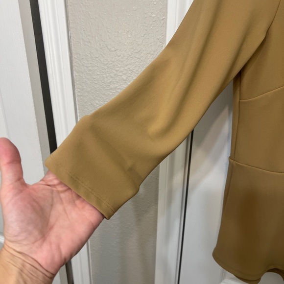 Awesome Khaki Peplum Top Small Excellent Condition - Picture 5 of 7